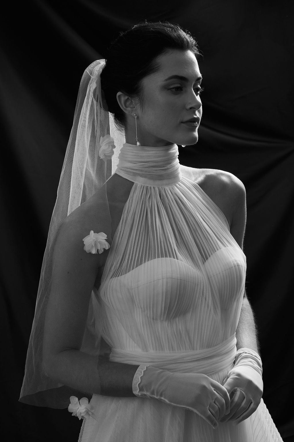 Flower-Embedded Mini Tulle Veil Ivory