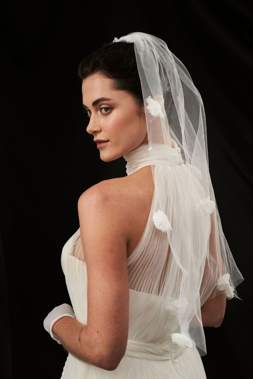 Flower-Embedded Mini Tulle Veil Ivory