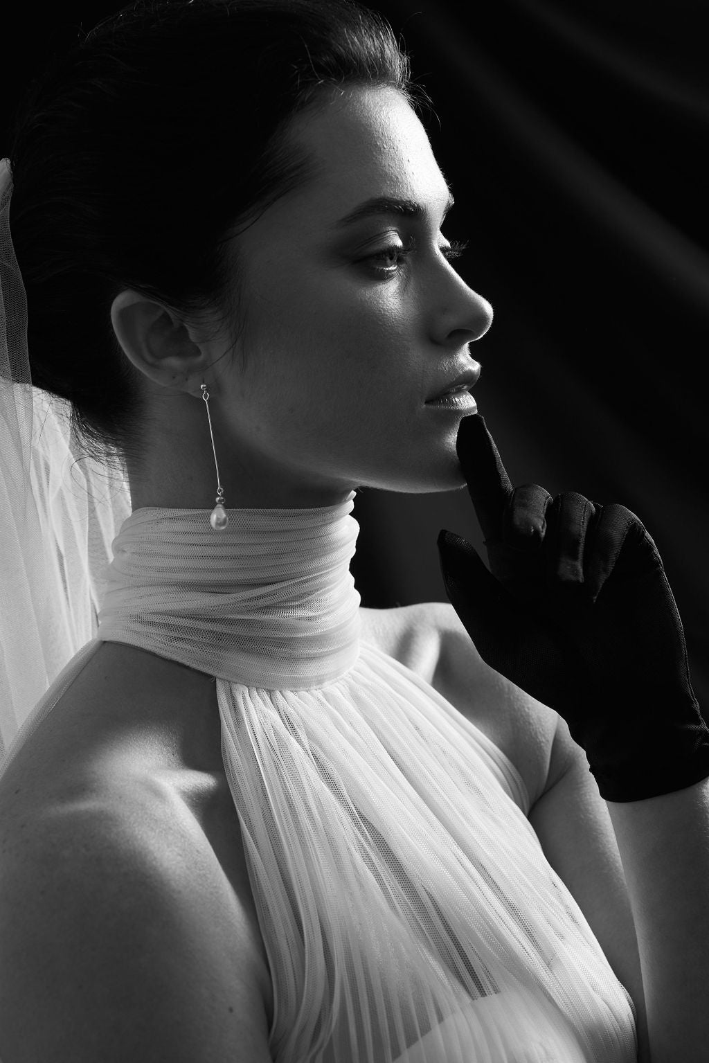 Classic Short Tulle Gloves Ivory / Black