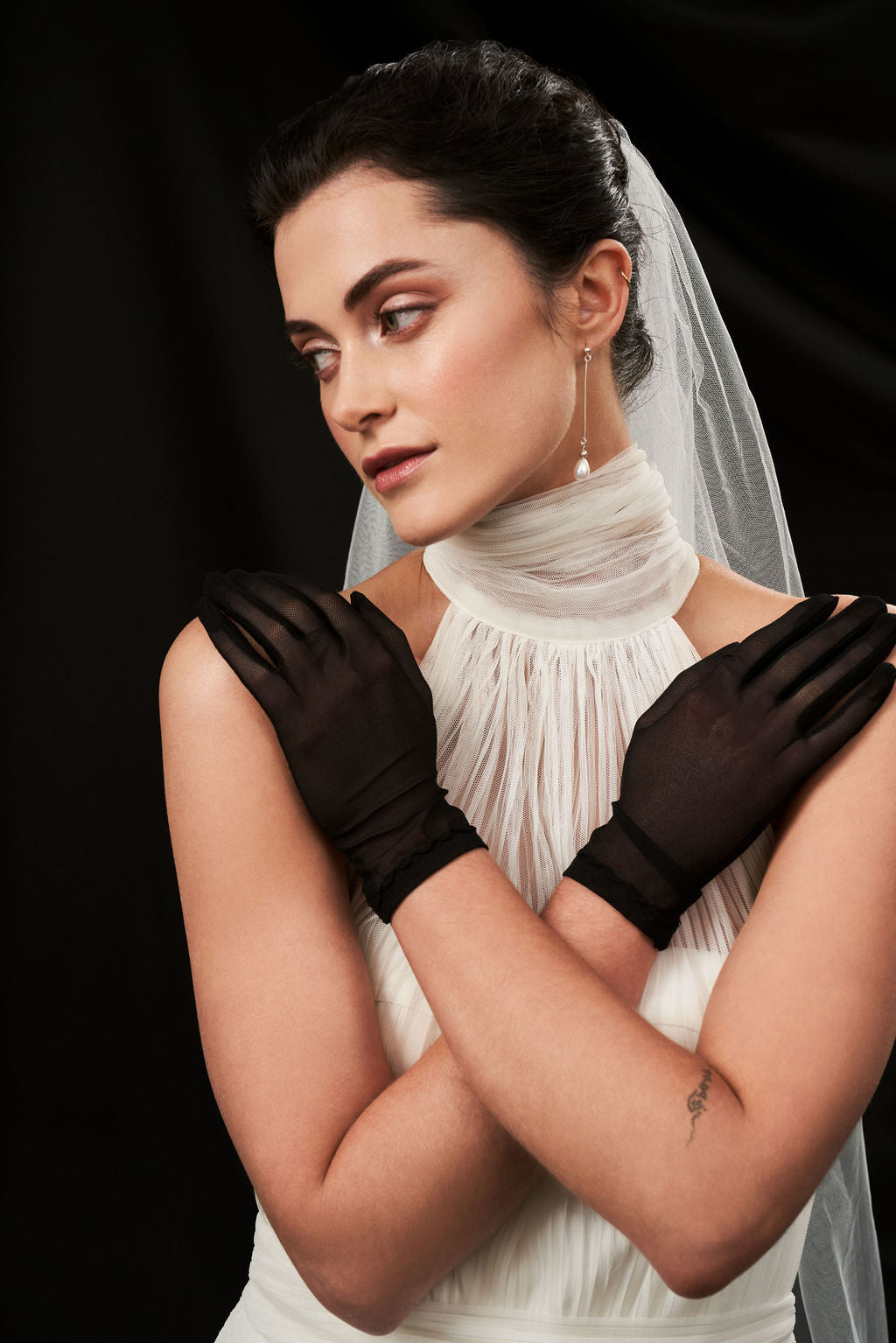 Classic Short Tulle Gloves Ivory / Black