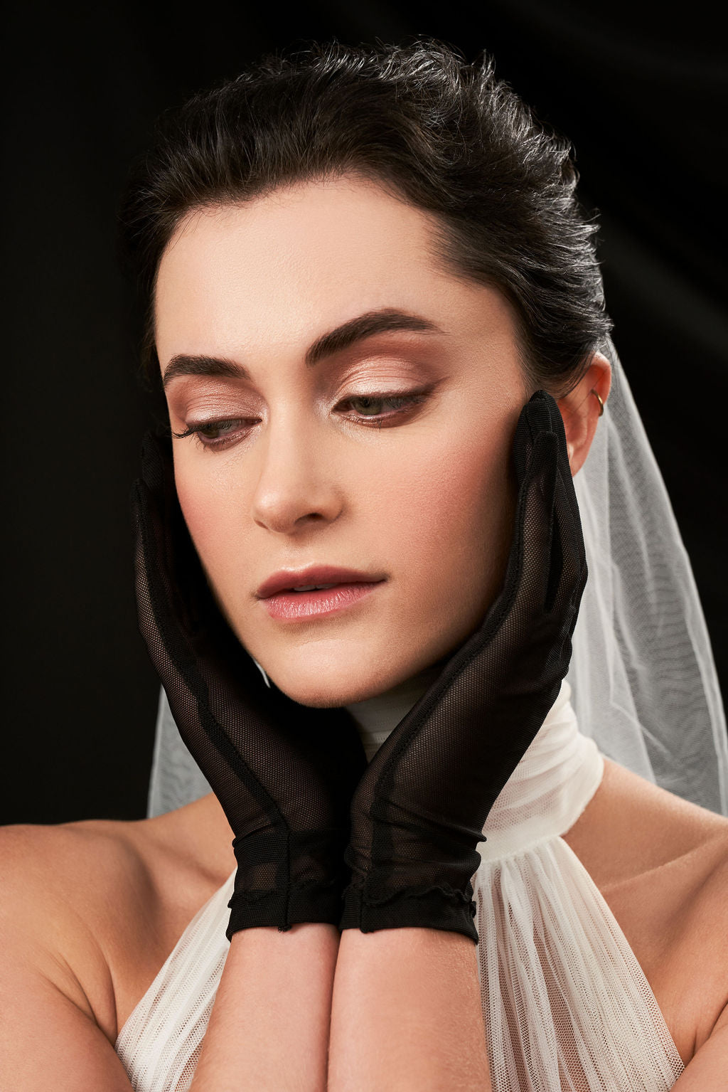 Classic Short Tulle Gloves Ivory / Black